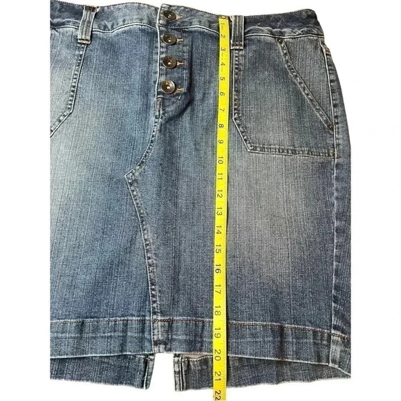 WOMEN’S LANE BRYANT MEDIUM WASH DENIM SKIRT•5 POCKET BUTTON FLY•SIZE 16• - Picture 4 of 7